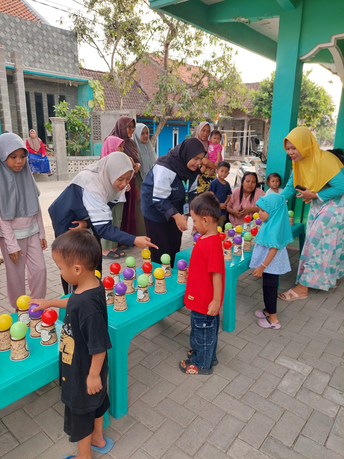Partisipasi Tim KKN-T  141 kelompok 2 Undip Membantu Perayaan Lomba 17 Agustus