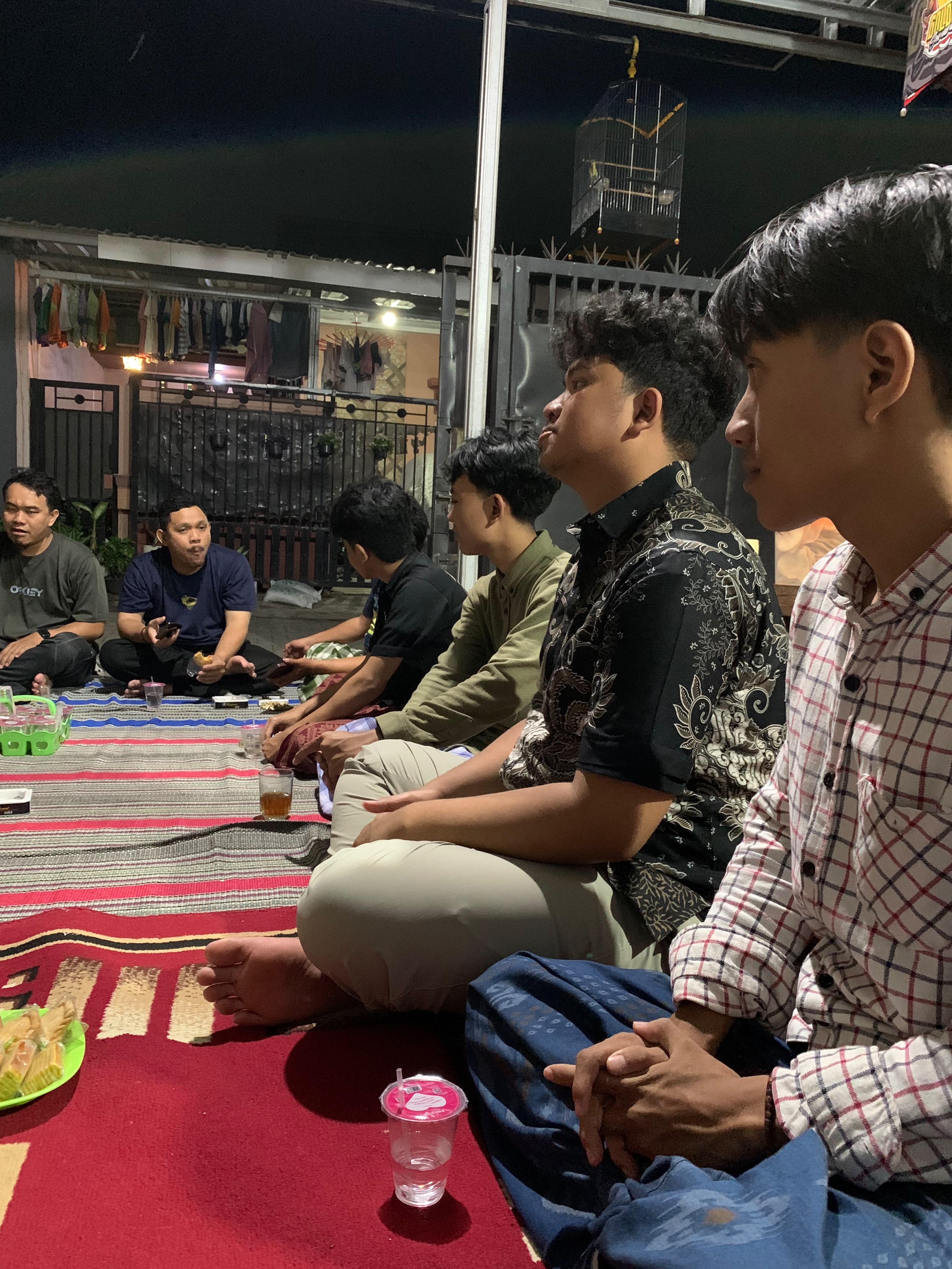 Menghadiri Acara Arisan Rutin Warga Bapak-Bapak di Desa Batursari