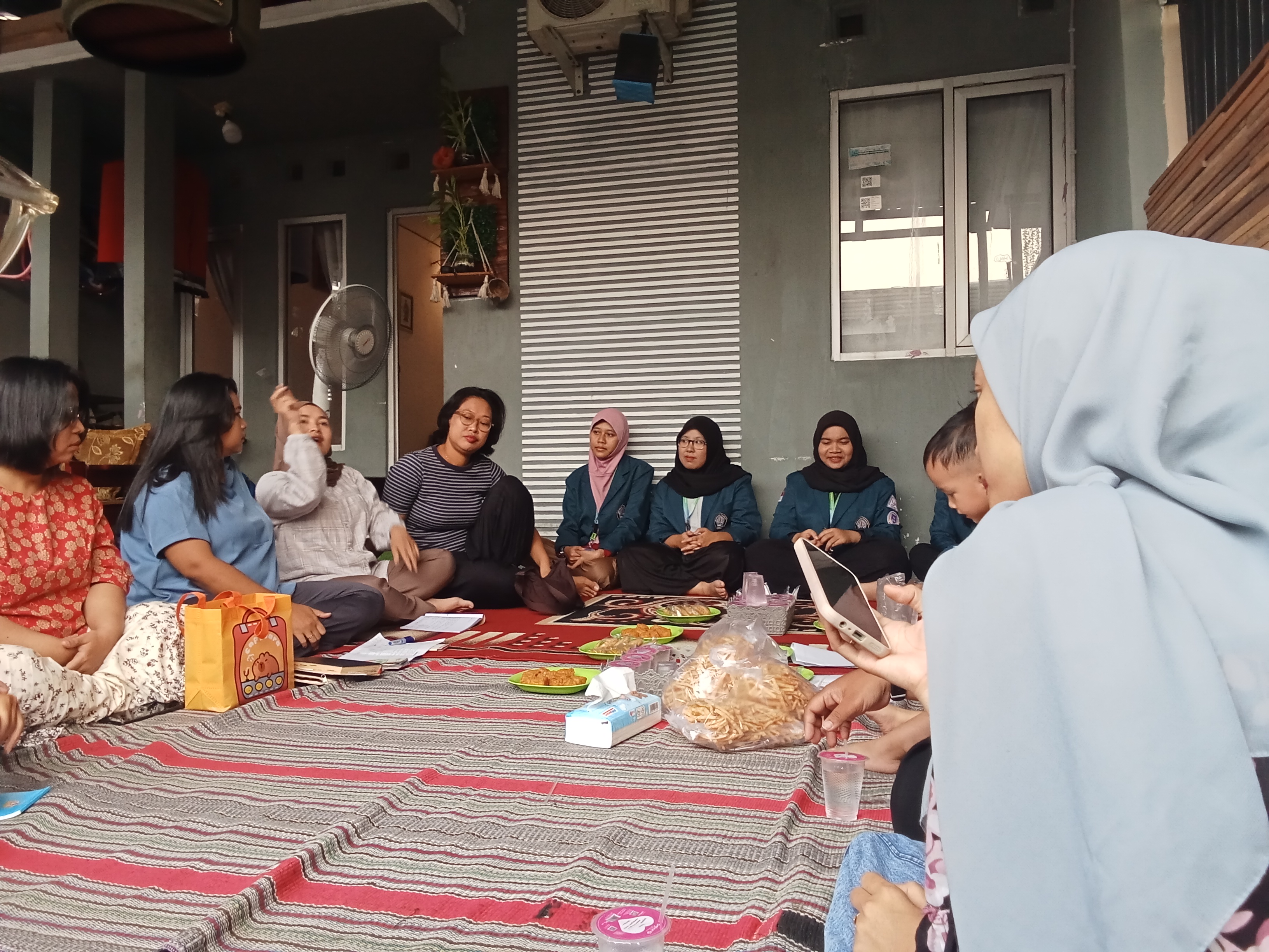 Pertemuan Arisan Rutin Ibu-Ibu dan Pembahasan Perencanaan Lomba 17 Agustus