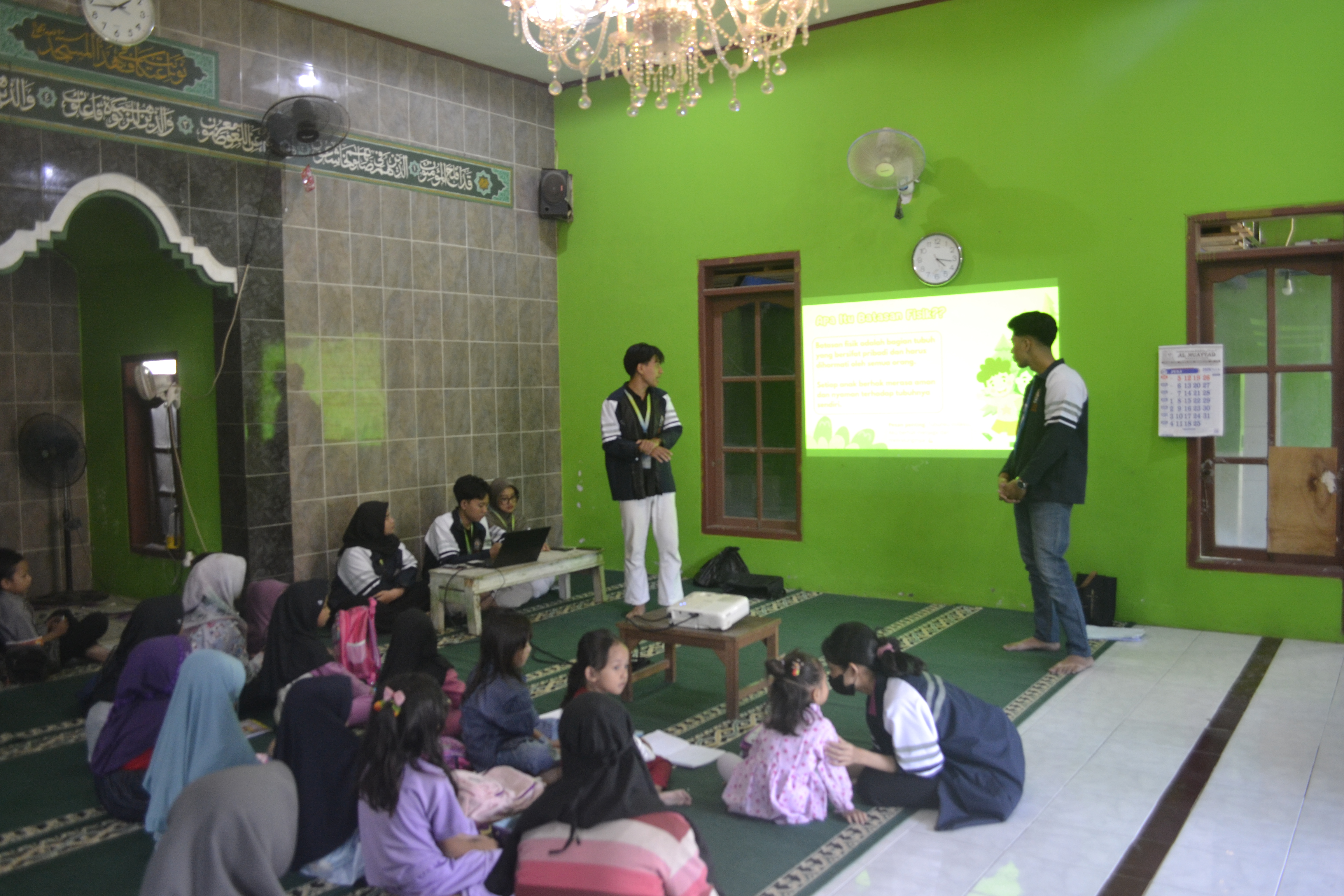 Bimbingan Belajar Anak TK dan SD di Masjid Daleman Desa Batursari