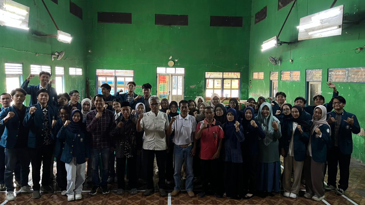Penerjunan Tim KKN-T 141 Kelompok 2 Undip di Balai Desa Batursari